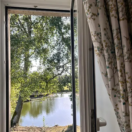 Vaugoubert Bed & Breakfast